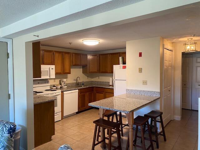 1373 Post Road, Unit 10A Wells, ME 04090 - Photo 5 of 12 DORIDNIA KITCHEN