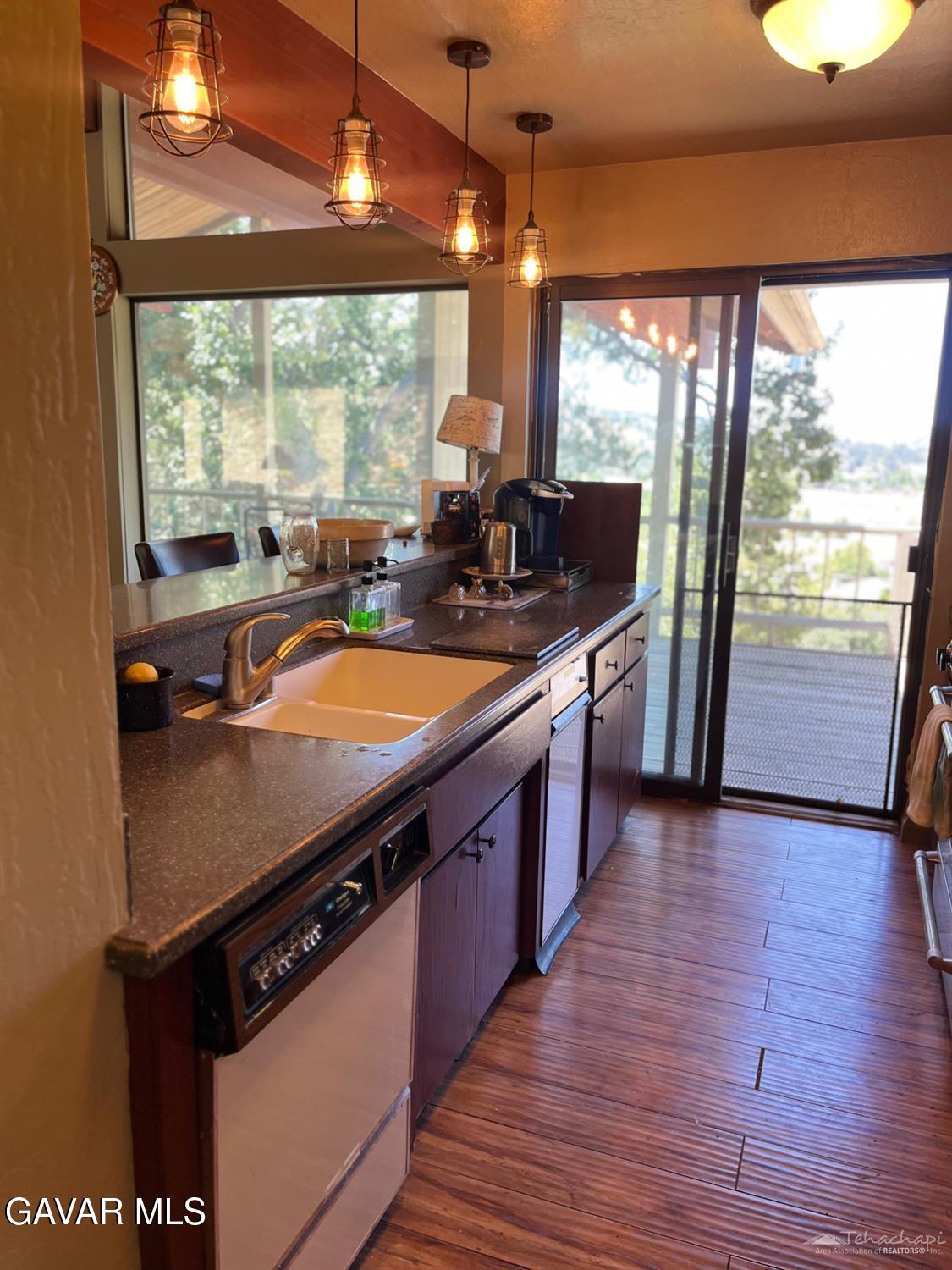 29901 Skyline Drive Tehachapi, CA 93561 - Photo 5 of 45 kit bar 29901 sky