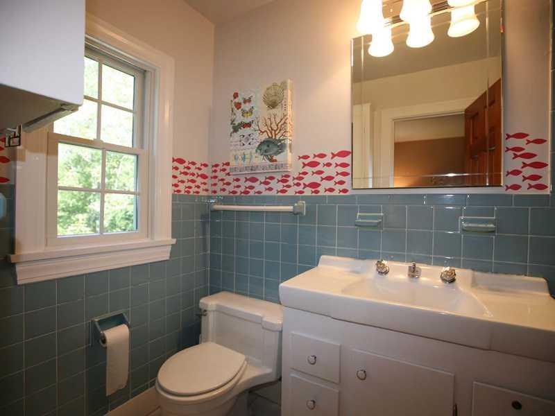 4 Middle Road Cumberland Center, ME 04021 - Photo 23 of 31 Bathroom. Full Bath on 2nd floor