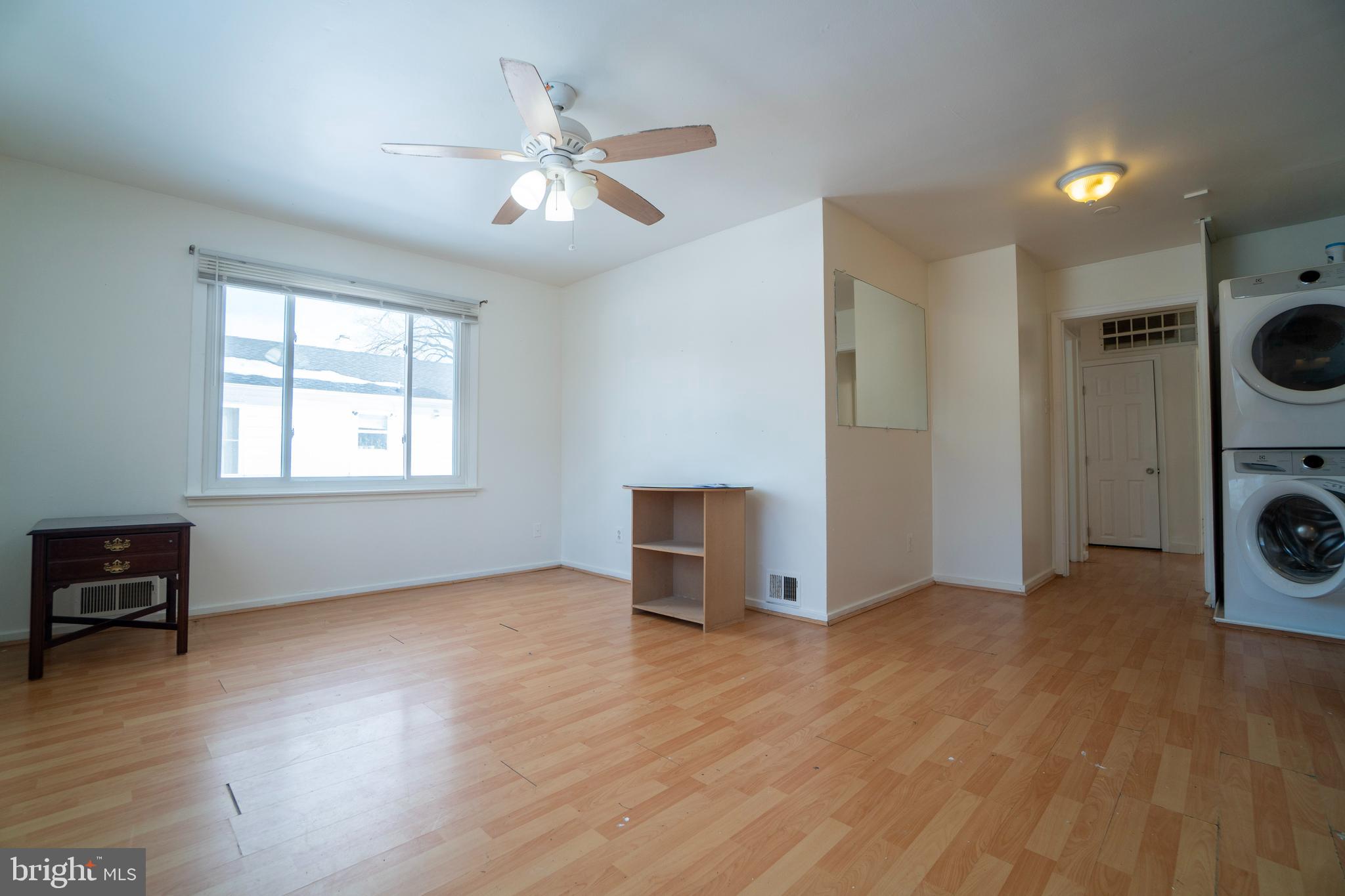12301 Dalewood Drive Silver Spring, MD 20902 - Photo 4 of 18 Living Room