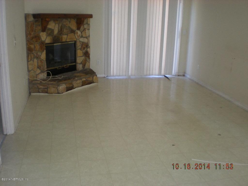 8815 Ivey Road Jacksonville, FL 32216 - Photo 5 of 10 Living Room