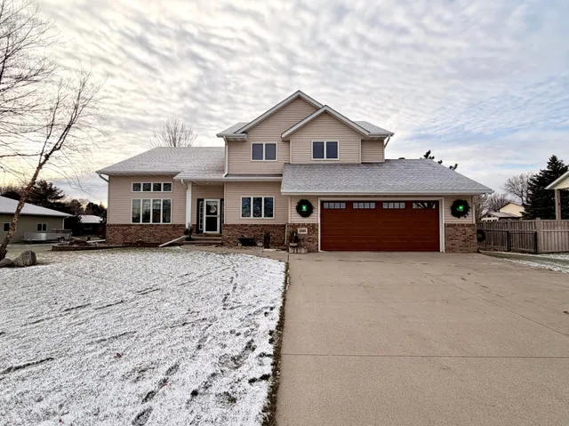 $575,000 | 1085 Briarwood Drive, Worthington, MN 56187