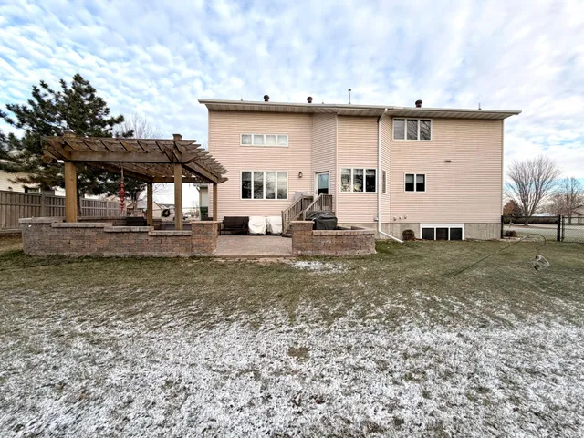$575,000 | 1085 Briarwood Drive, Worthington, MN 56187