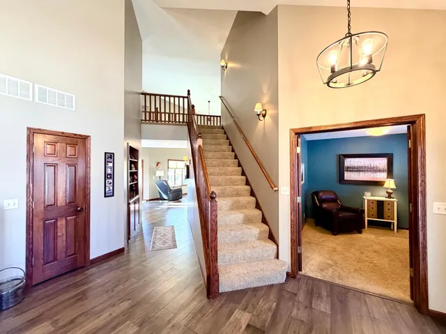 $575,000 | 1085 Briarwood Drive, Worthington, MN 56187