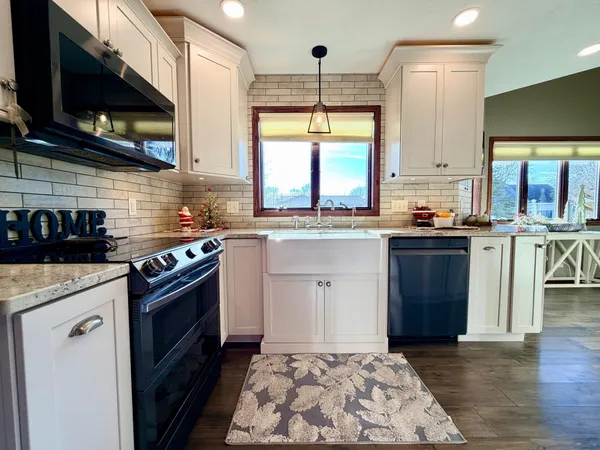 $575,000 | 1085 Briarwood Drive, Worthington, MN 56187