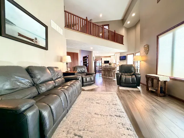 $575,000 | 1085 Briarwood Drive, Worthington, MN 56187
