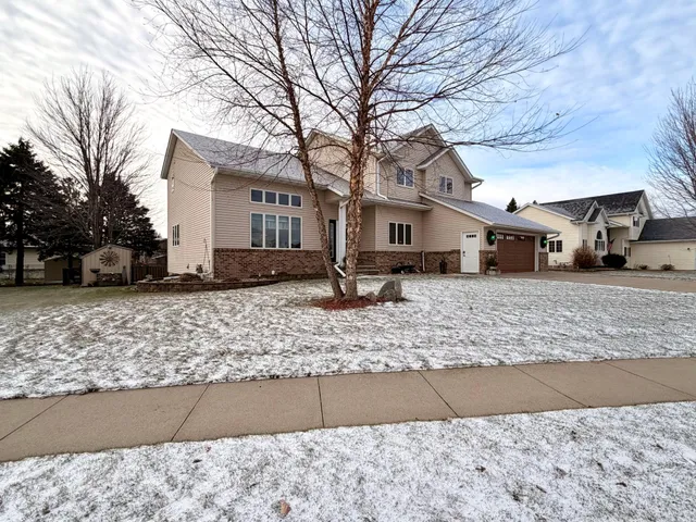 $575,000 | 1085 Briarwood Drive, Worthington, MN 56187