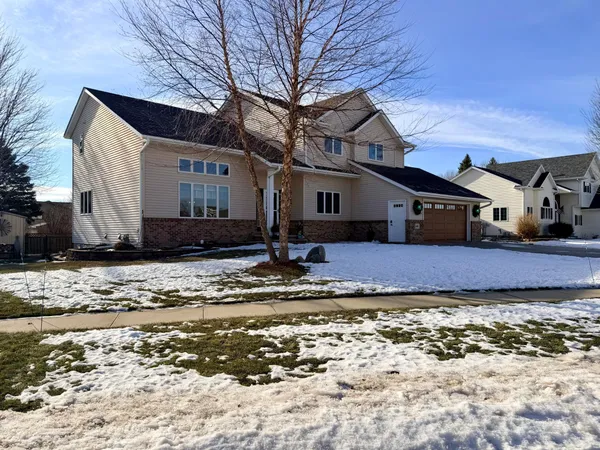 $575,000 | 1085 Briarwood Drive, Worthington, MN 56187