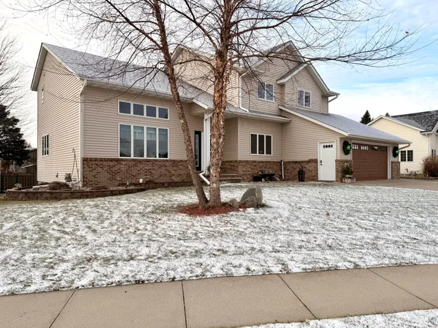 $575,000 | 1085 Briarwood Drive, Worthington, MN 56187