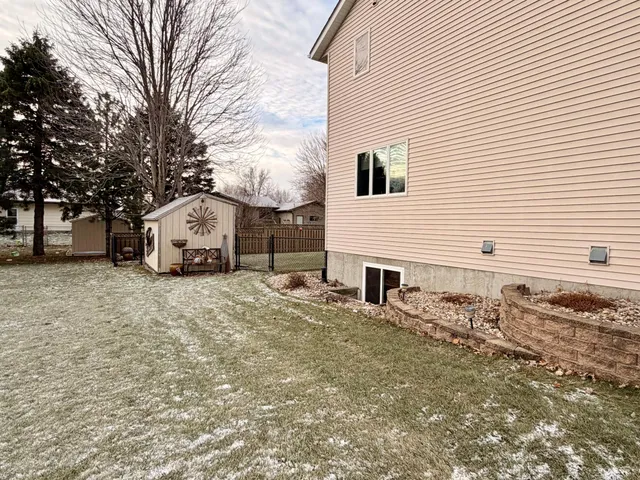 $575,000 | 1085 Briarwood Drive, Worthington, MN 56187