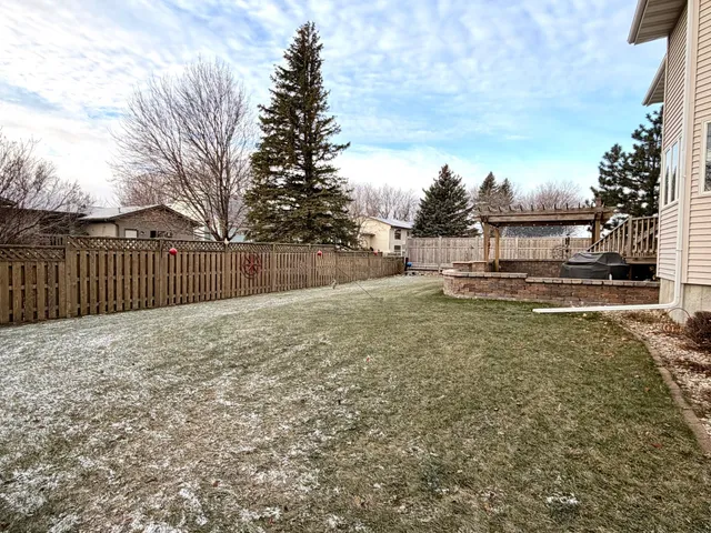 $575,000 | 1085 Briarwood Drive, Worthington, MN 56187