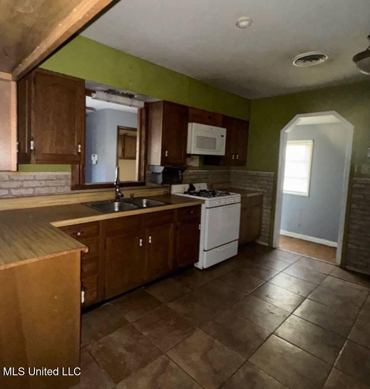 230 Hillside Drive Vicksburg, MS 39180 - Photo 5 of 11 Picture24