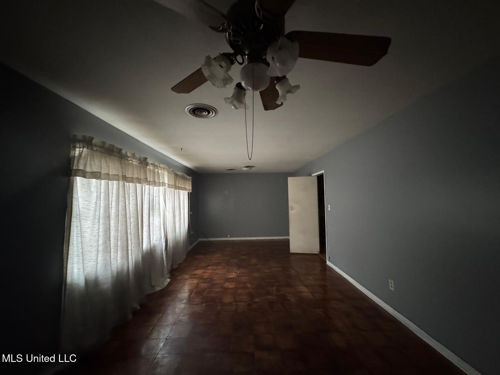 230 Hillside Drive Vicksburg, MS 39180 - Photo 8 of 11 WhatsApp Image 2025-03-18 at 02.17.32_dc