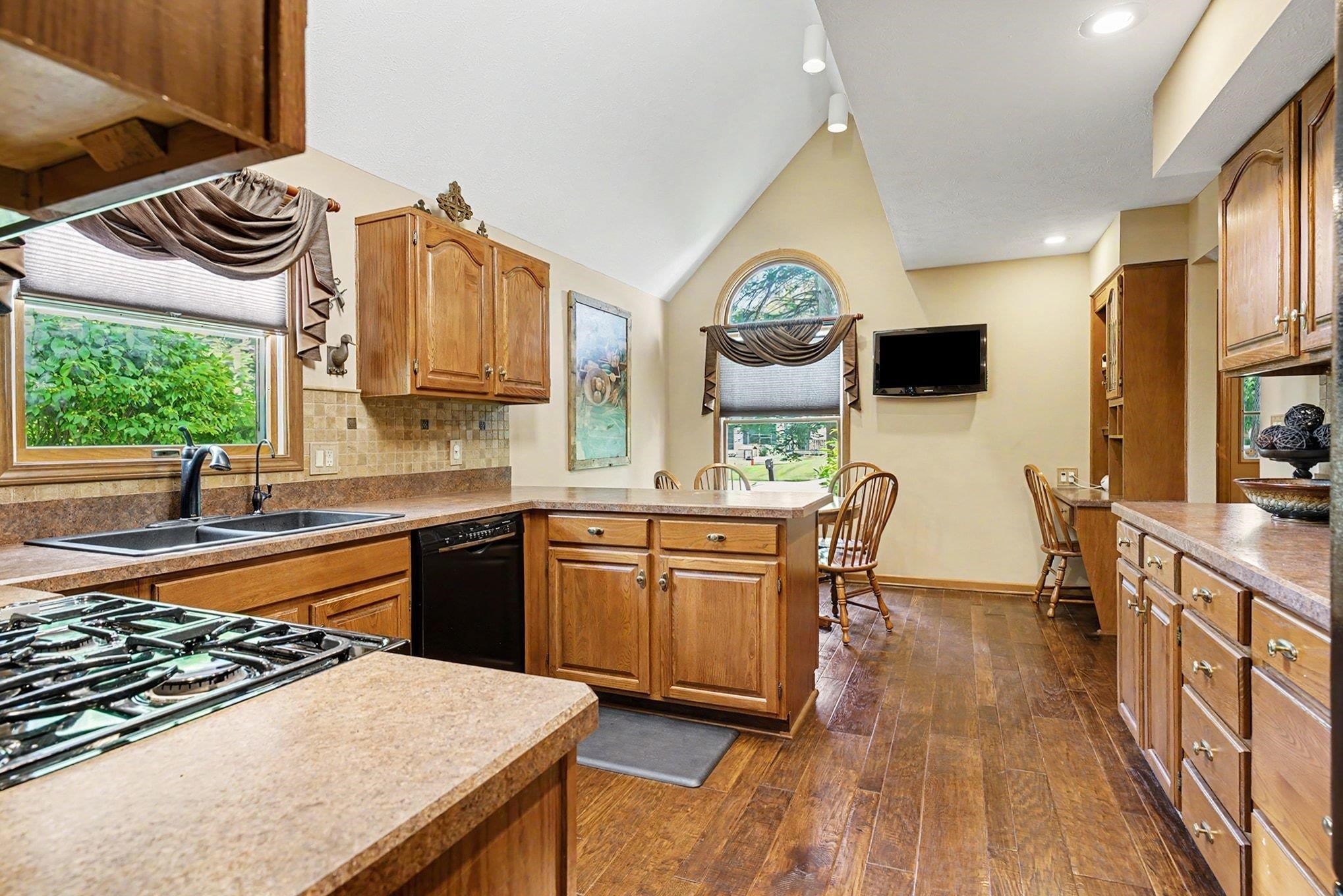 23655 Ridgemont Lane Elkhart, IN 46516 - Photo 4 of 32