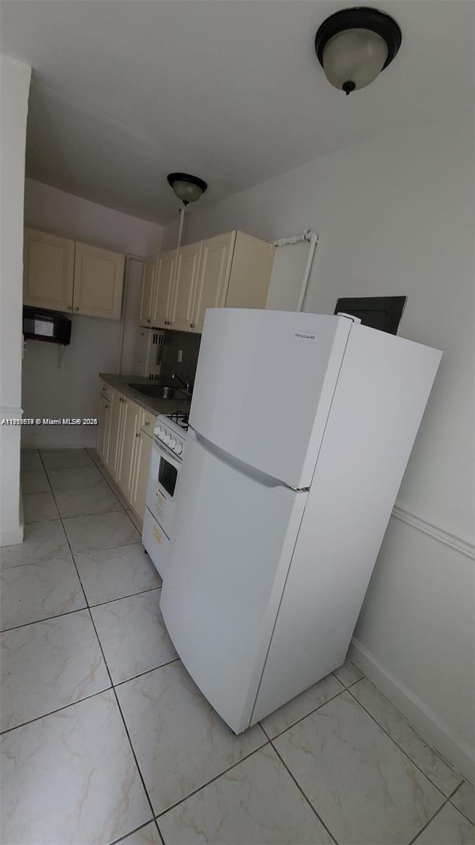 2015 Northwest 6th Place, Unit 5 Miami, FL 33127 - Photo 6 of 8 a utility room with dryer and washer