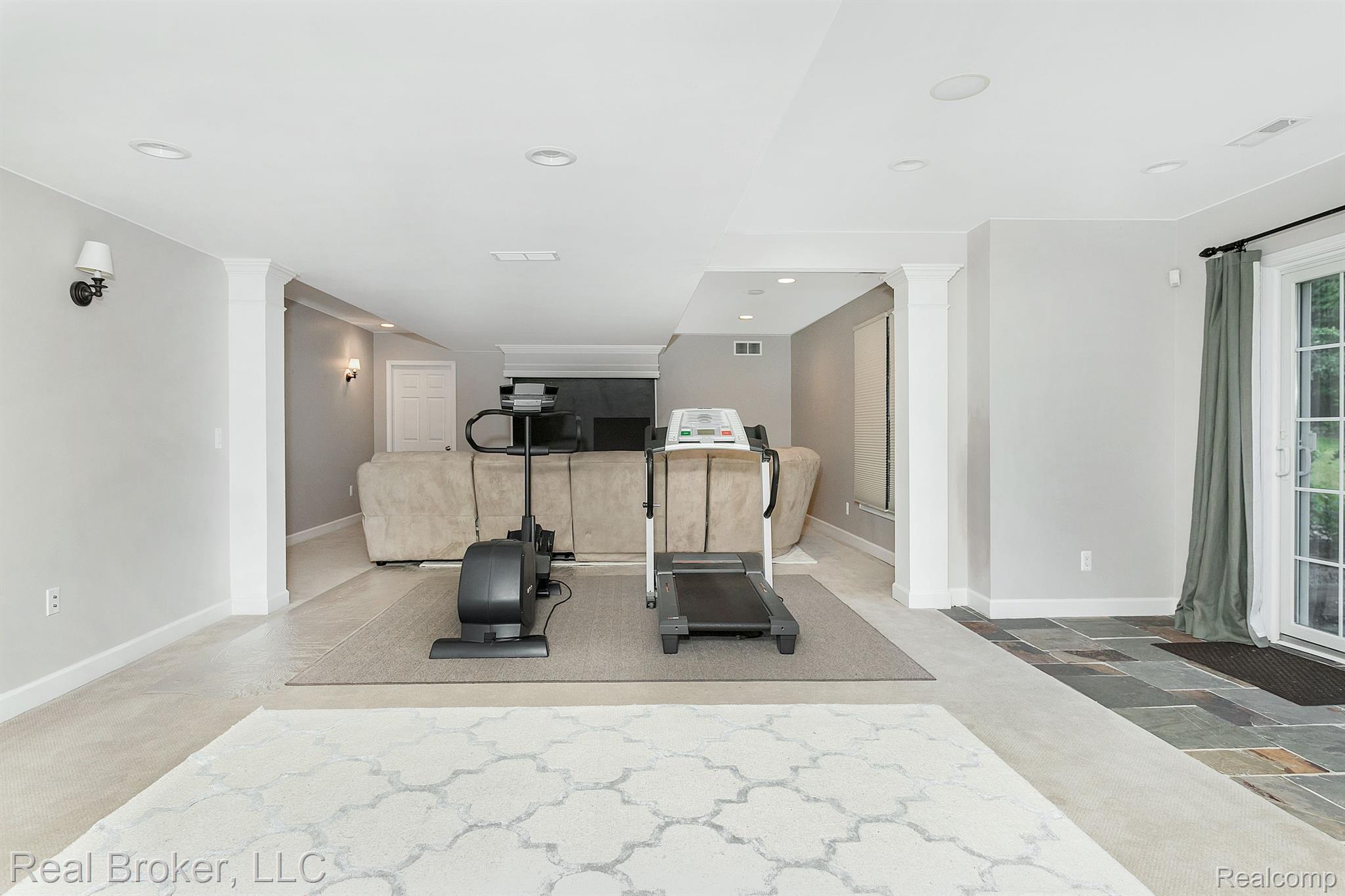 2318 Andover Boulevard Rochester, MI 48306 - Photo 51 of 74 Gallery Image 51