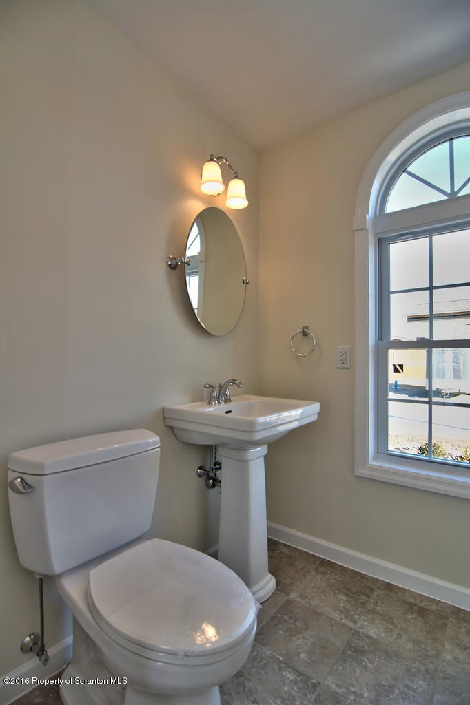 92 Wyndham Road Clarks Summit, PA 18411 - Photo 13 of 41 Gallery Image 13