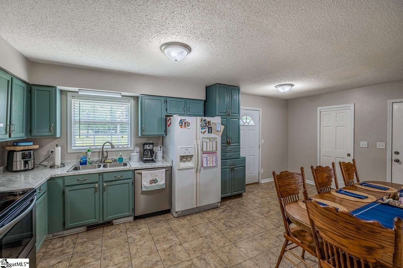217 Ponder Road Greer, SC 29651 - Photo 4 of 19