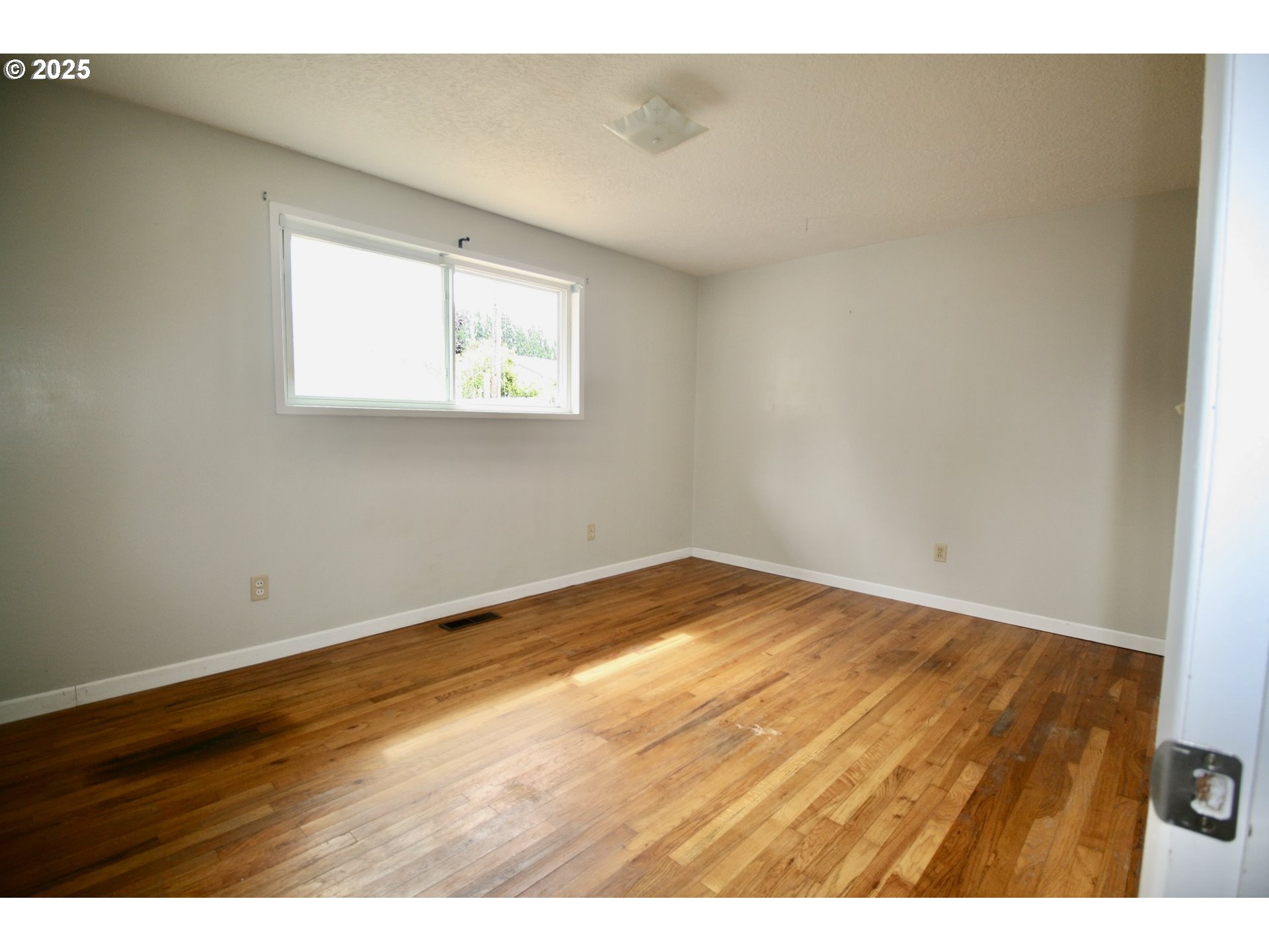 1332 Thompson Road Woodburn, OR 97071 - Photo 8 of 15 Bedroom, Primary