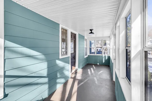a view of livingroom with furniture