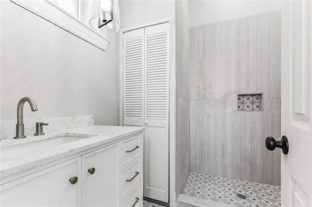 $1,200 | 2813 Banks Street, Unit 2B, New Orleans, LA 70119