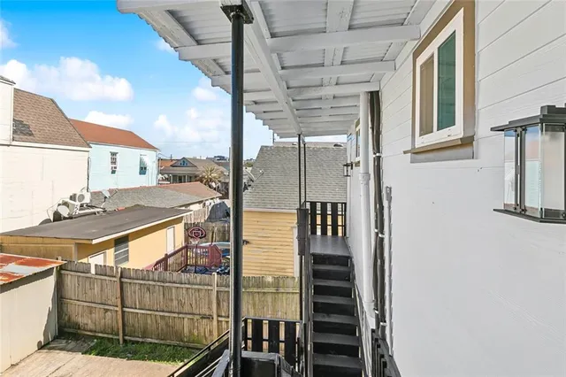 $1,200 | 2813 Banks Street, Unit 2B, New Orleans, LA 70119