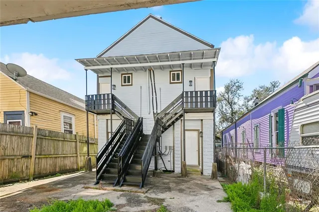 $1,200 | 2813 Banks Street, Unit 2B, New Orleans, LA 70119
