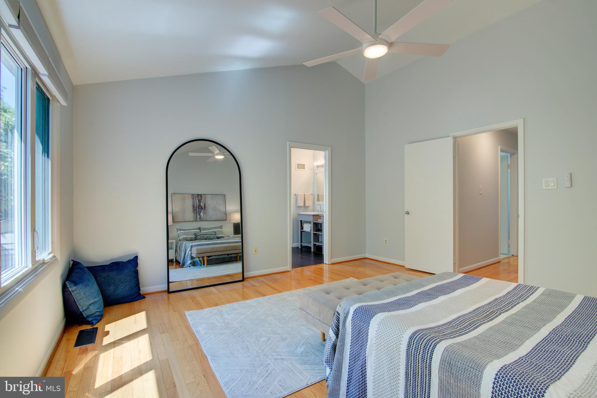11619 Chapel Cross Way Reston, VA 20194 - Photo 18 of 33 Primary Suite Views to Full Bath, Walk-In Closet