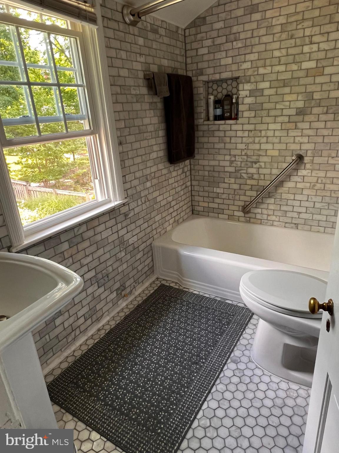4027 Deepwood Road Baltimore, MD 21218 - Photo 15 of 18