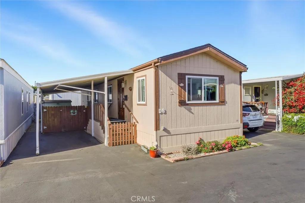 a view of a house with garage
