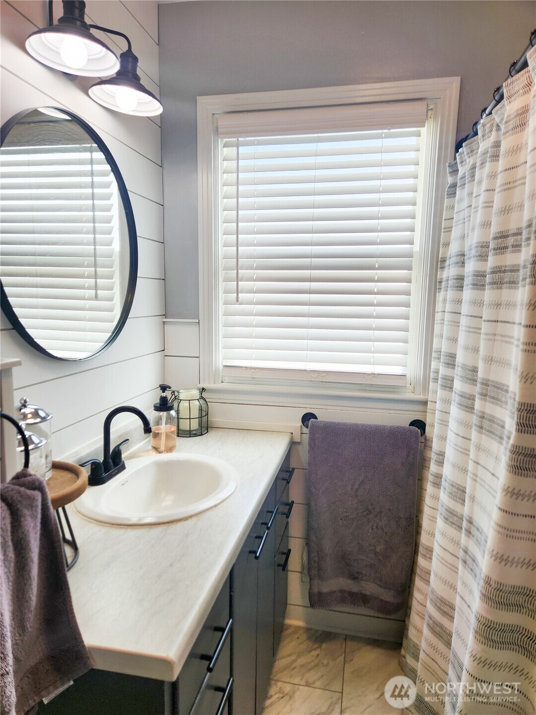 207 West 10th Avenue Ritzville, WA 99169 - Photo 16 of 36 a bathroom with a sink and a mirror