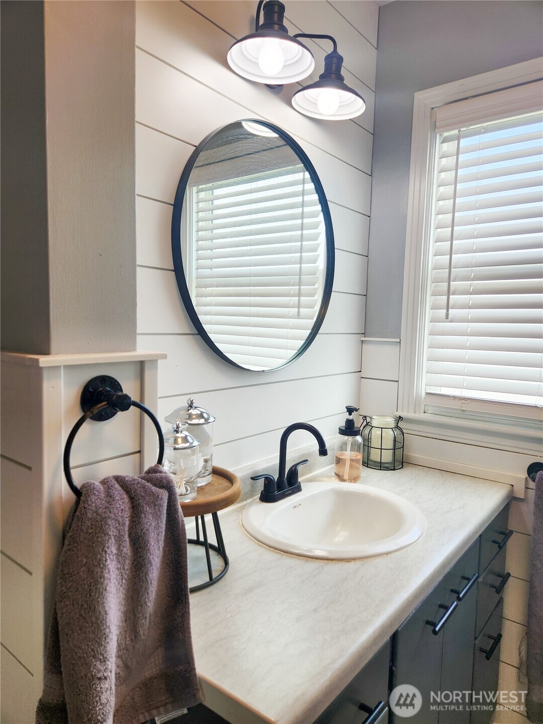 207 West 10th Avenue Ritzville, WA 99169 - Photo 18 of 36 a bathroom with a sink and mirror