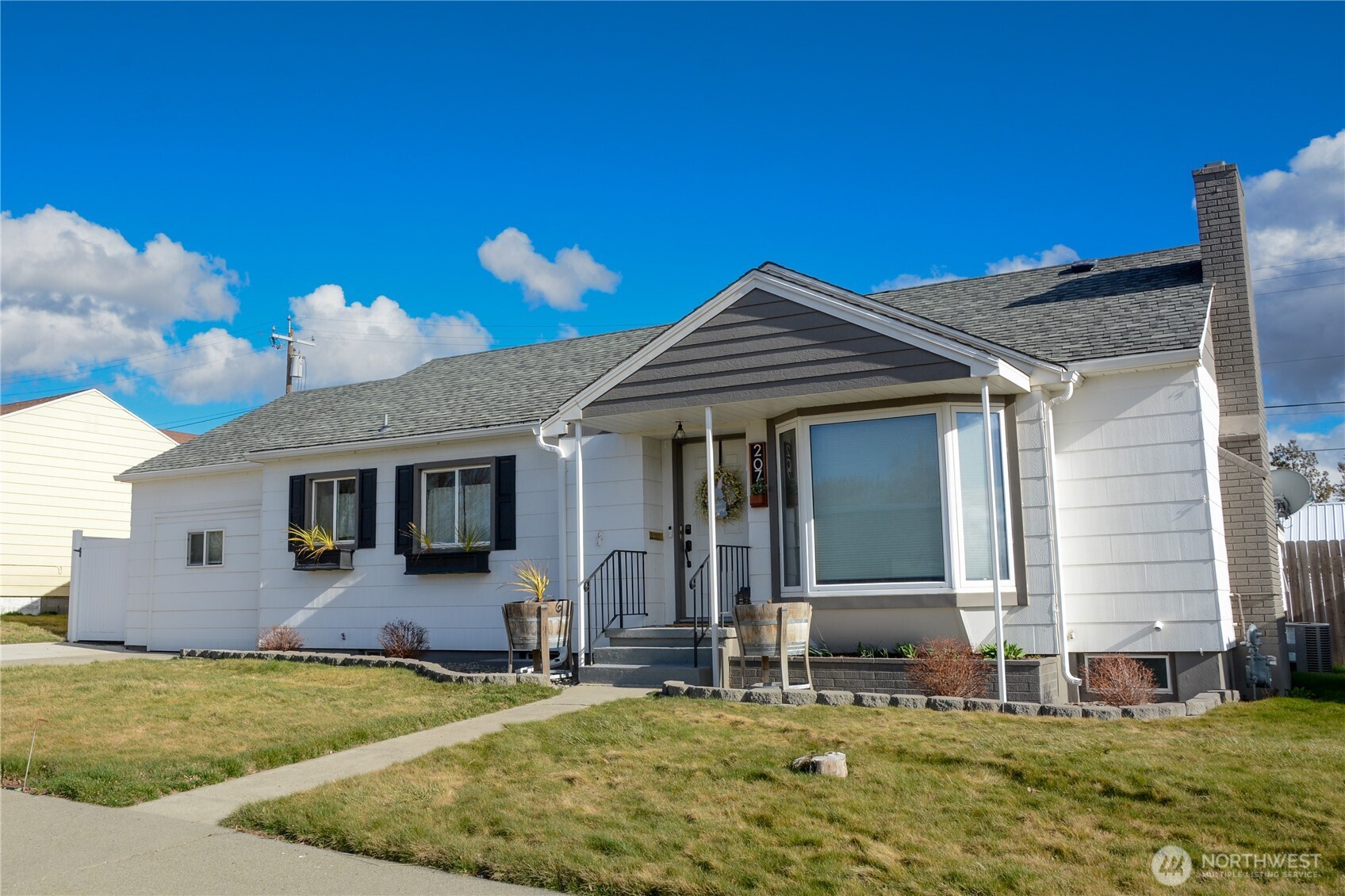 207 West 10th Avenue Ritzville, WA 99169 - Photo 2 of 36 a view of a house with backyard