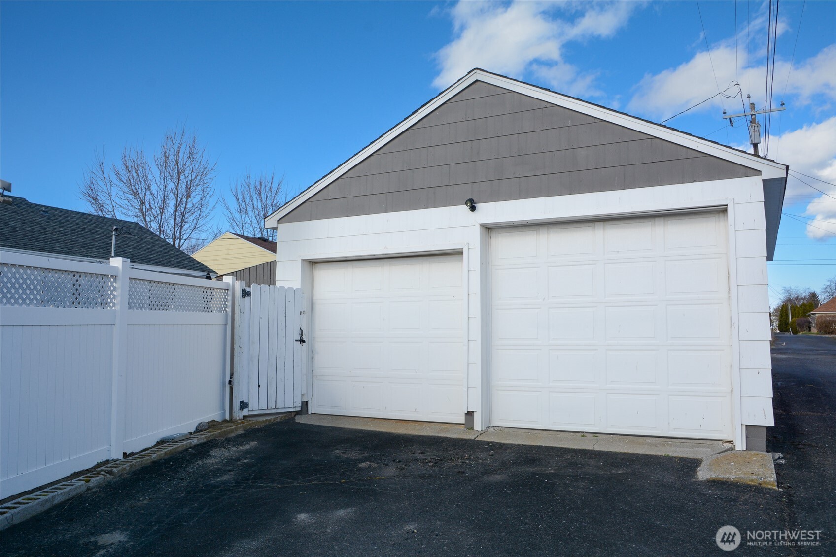 207 West 10th Avenue Ritzville, WA 99169 - Photo 31 of 36 a backyard of a house