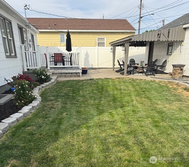 207 West 10th Avenue Ritzville, WA 99169 - Photo 36 of 36 a view of a swimming pool with a lawn chairs under an umbrella