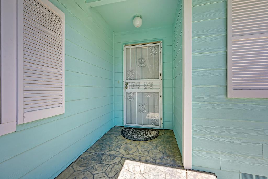 6447 Rexford Way Carmichael, CA 95608 - Photo 4 of 33