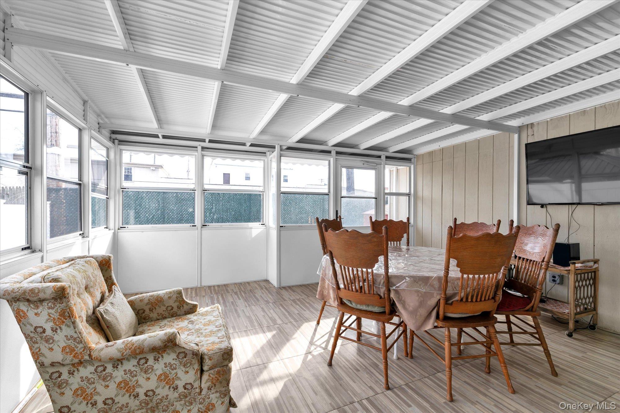 89 Foster Avenue Valley Stream, NY 11580 - Photo 12 of 20 Three season room