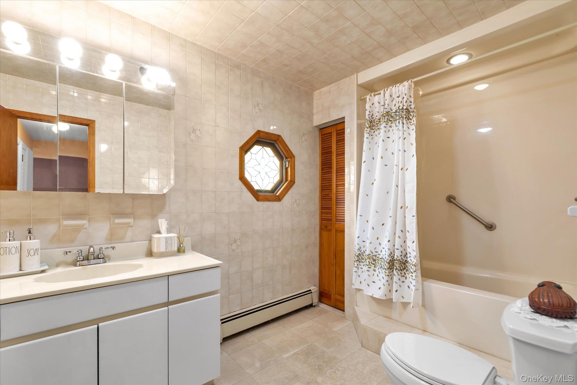 89 Foster Avenue Valley Stream, NY 11580 - Photo 14 of 20 Full bathroom on main floor