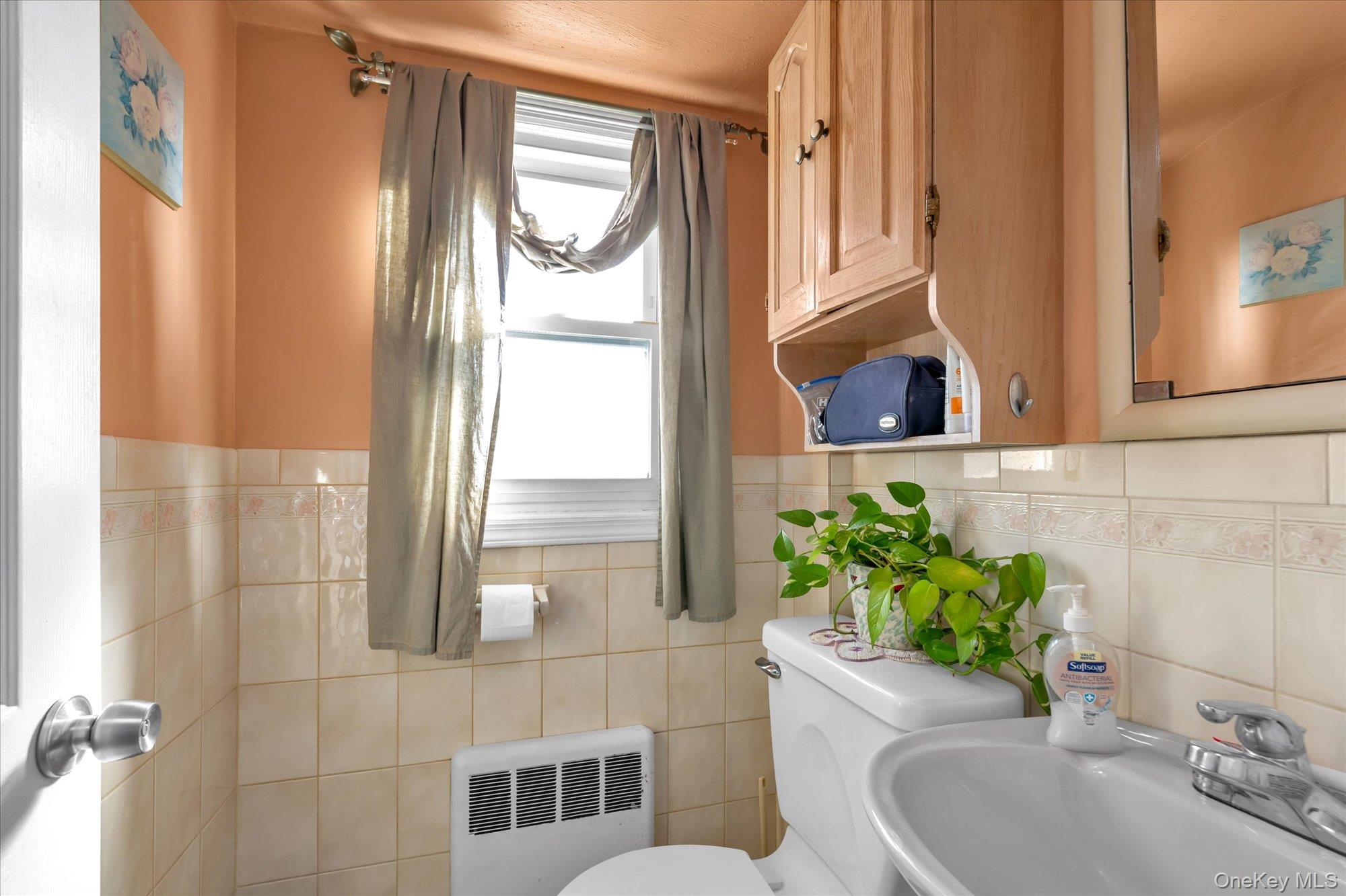 89 Foster Avenue Valley Stream, NY 11580 - Photo 17 of 20 Half Bathroom on 2nd Floor