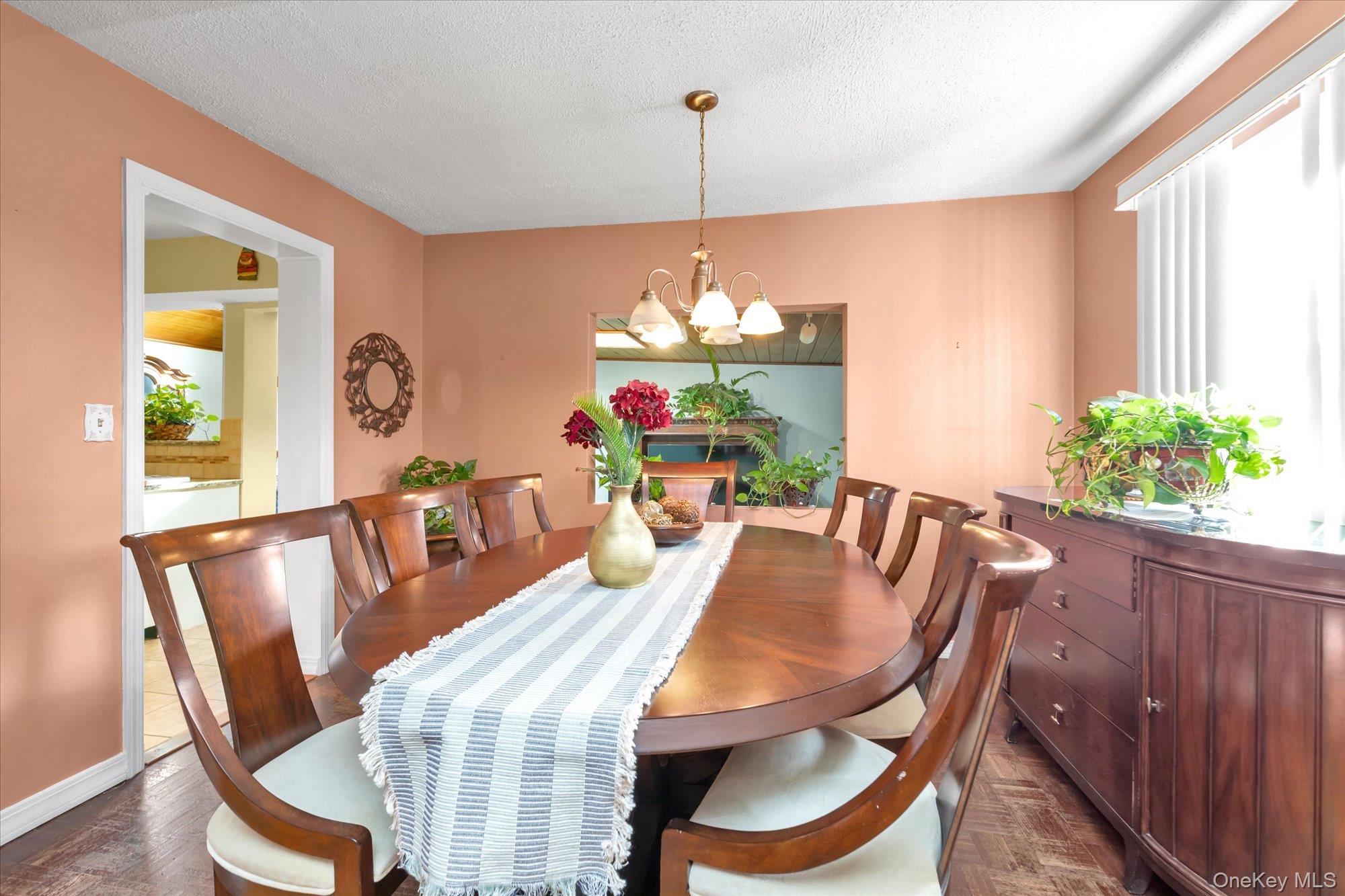89 Foster Avenue Valley Stream, NY 11580 - Photo 6 of 20 Dining room