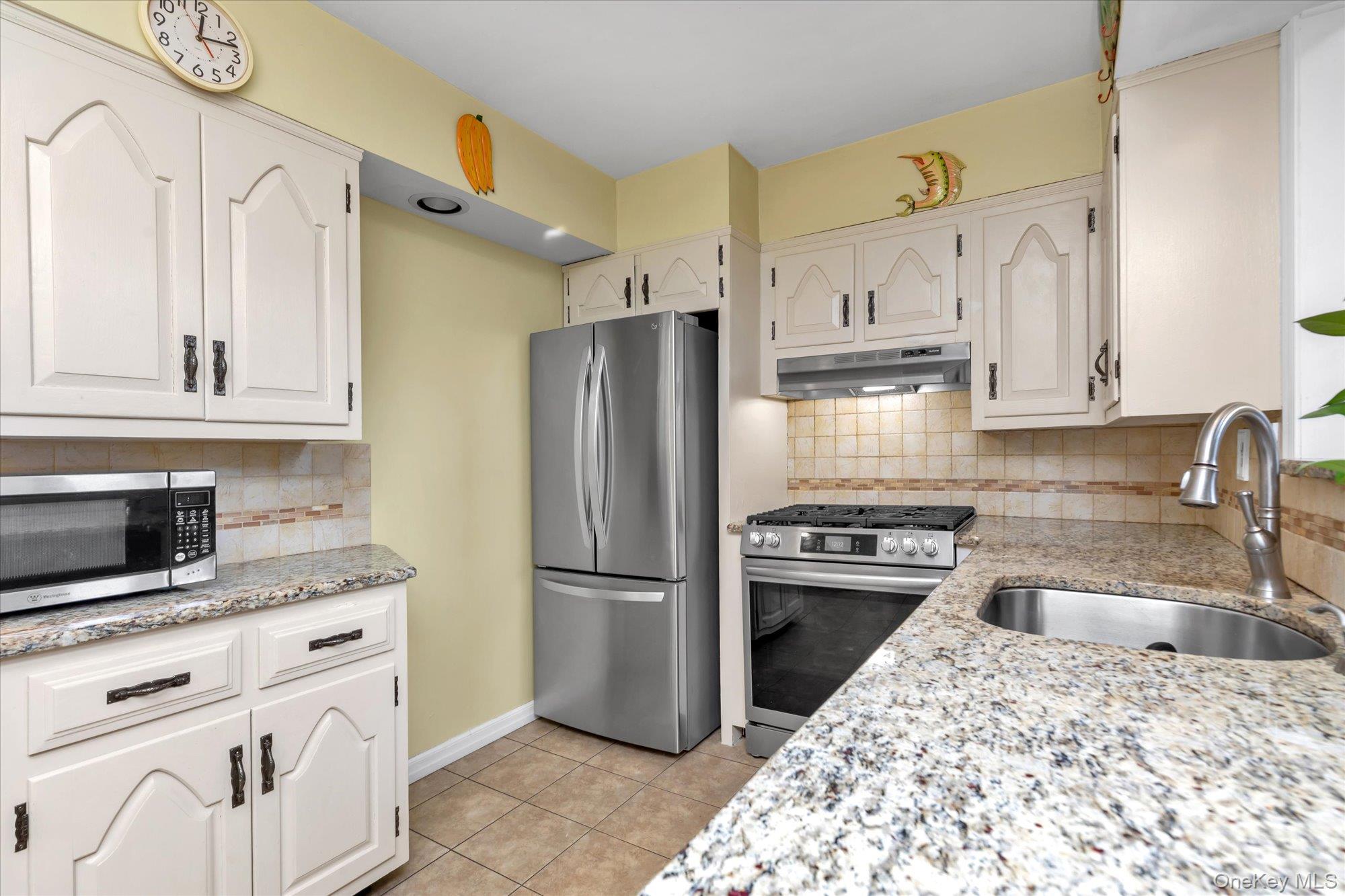 89 Foster Avenue Valley Stream, NY 11580 - Photo 8 of 20 Kitchen