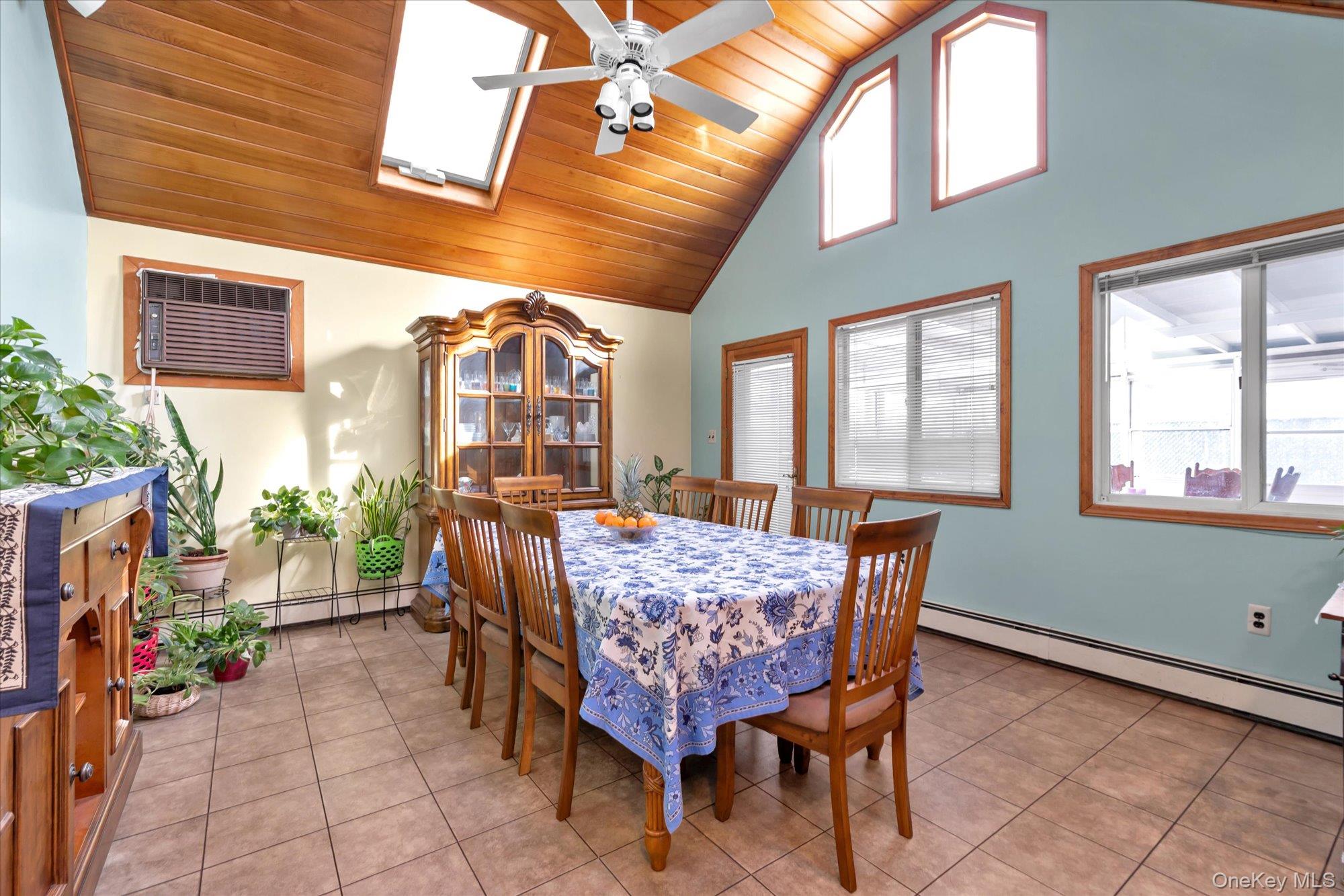 89 Foster Avenue Valley Stream, NY 11580 - Photo 10 of 20 Great room