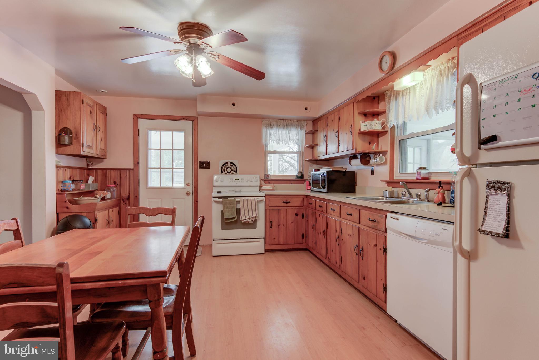 819 Crum Creek Road Springfield, PA 19064 - Photo 8 of 29 Gallery Image 8