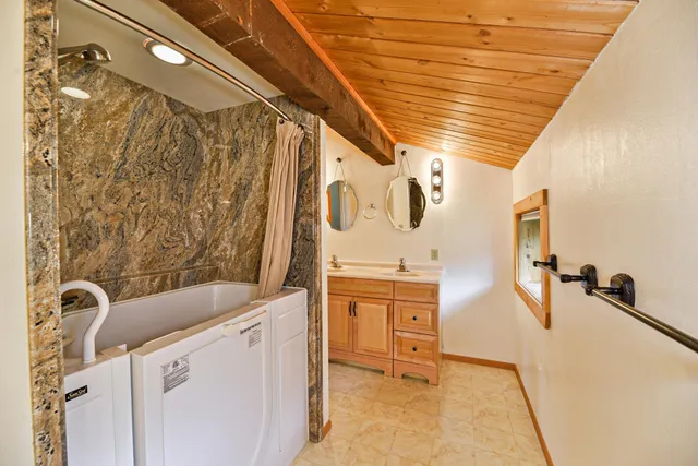 $575,000 | 42325 North Sylvan Road, Elk, WA 99009