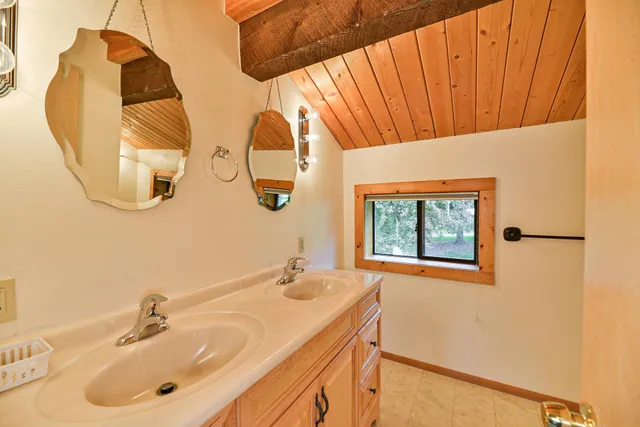 $575,000 | 42325 North Sylvan Road, Elk, WA 99009