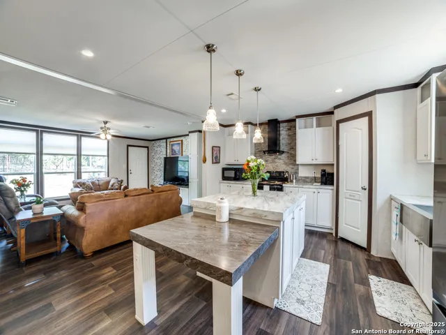 $559,000 | 825 Valley Vista Road, Tarpley, TX 78883