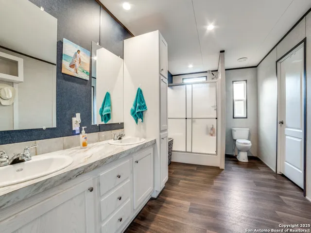 $559,000 | 825 Valley Vista Road, Tarpley, TX 78883