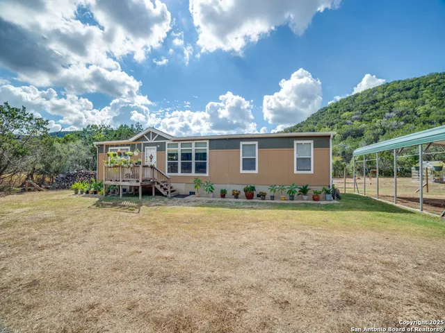 $559,000 | 825 Valley Vista Road, Tarpley, TX 78883