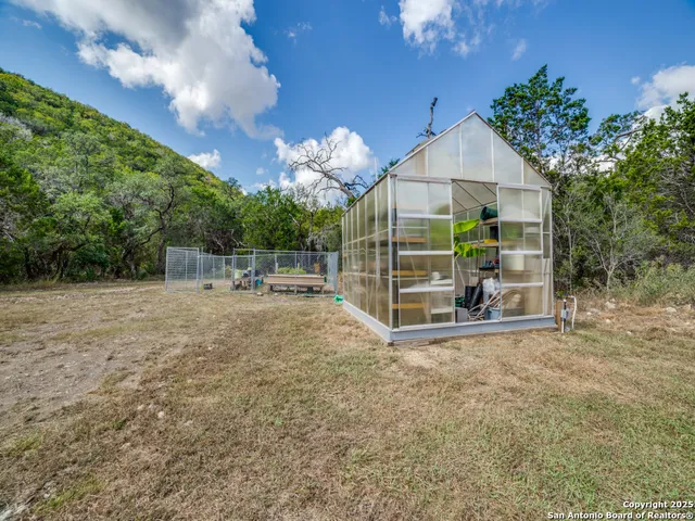 $559,000 | 825 Valley Vista Road, Tarpley, TX 78883