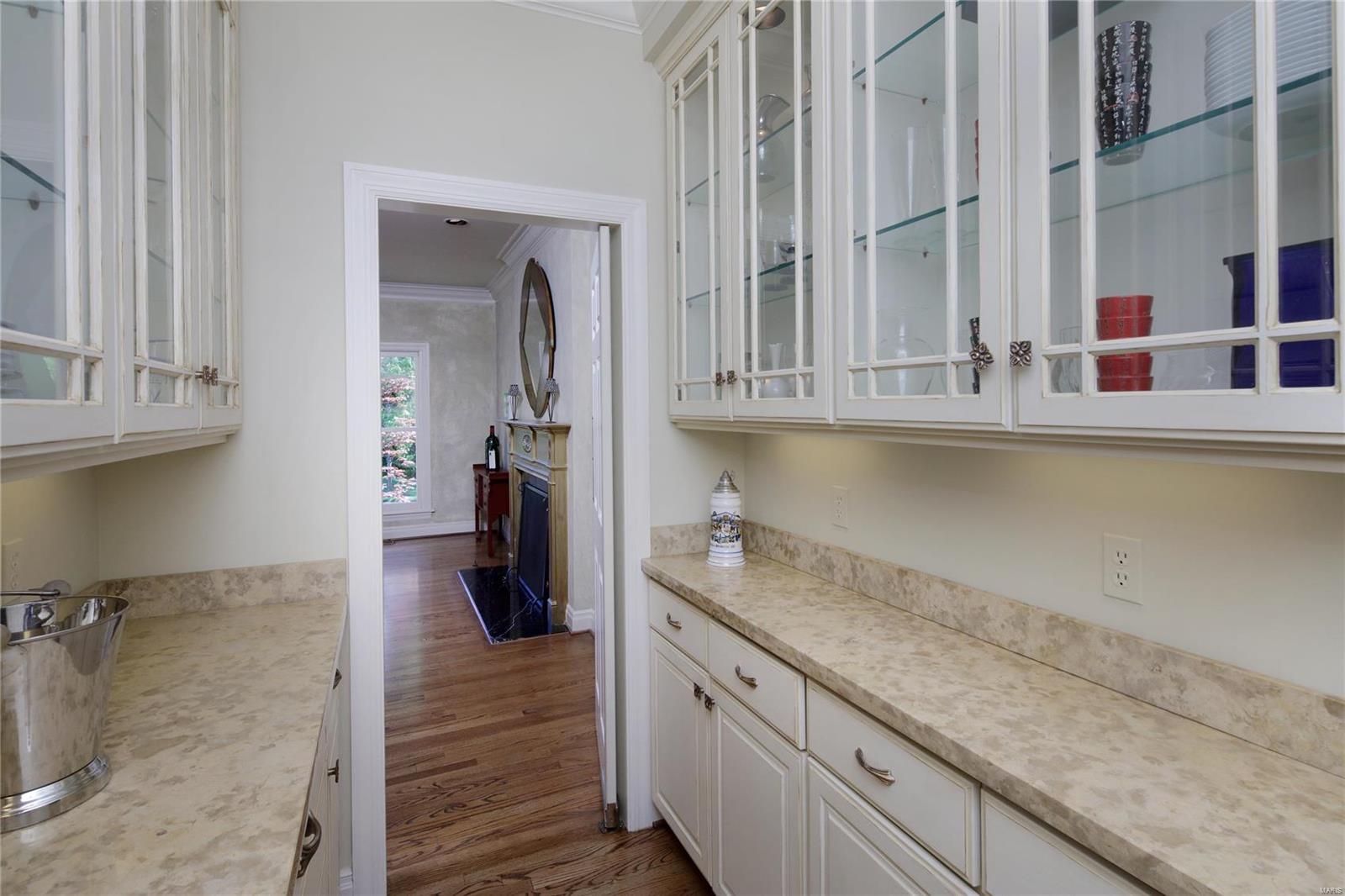 565 Barnes Road Ladue, MO 63124 - Photo 11 of 34